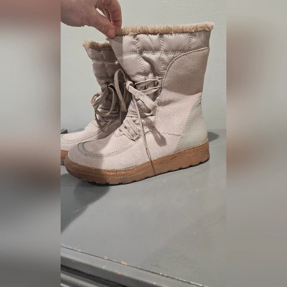 BARETRAPS Women's Bt Lancy Snow Boot. Nude/tan. Size 7